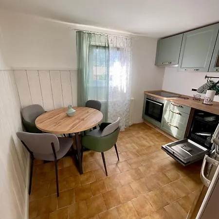 Dom wakacyjny House Baska Hill Jurandvor